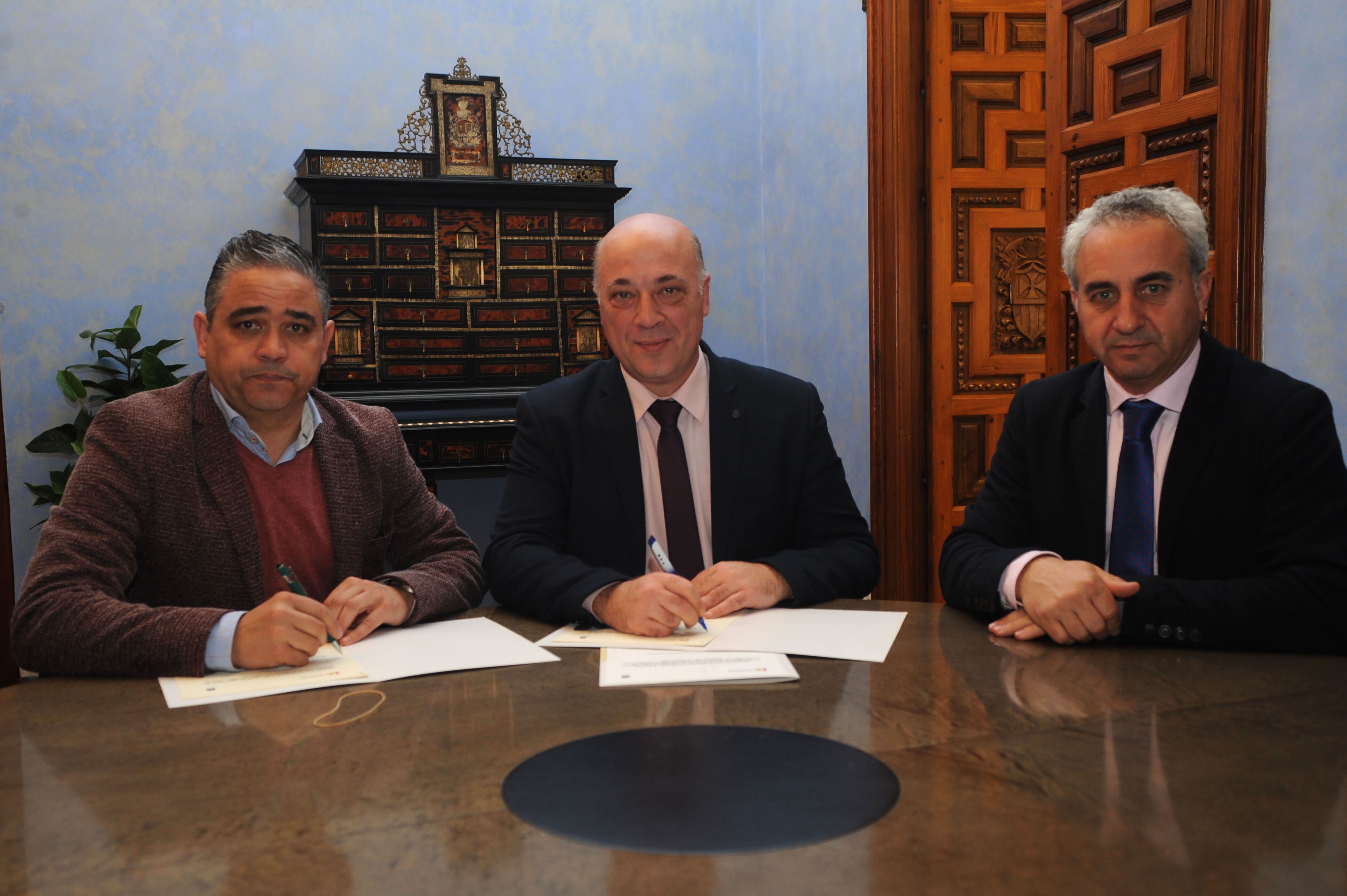 FOTO_Convenio Ayuntamiento de Fuente Palmera_01